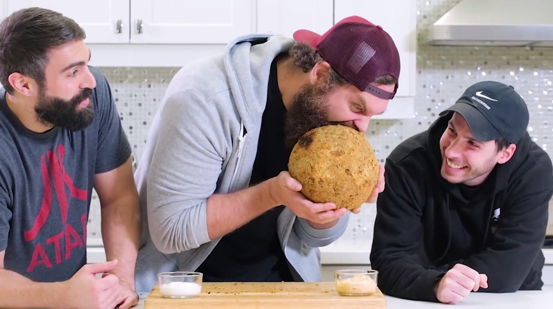 老外作死炸碎蛋,老外作死炸蚂蚁窝