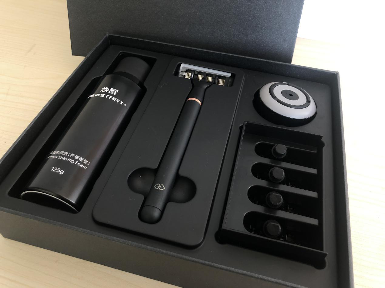 天猫绝了！30+道工序，成人“国宝”八件套仅199，拼多多：算你狠