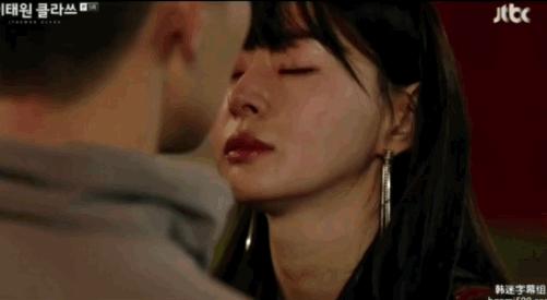 叛逆暗黑女or优雅小姐姐？《梨泰院Class》双女主，你更站谁？