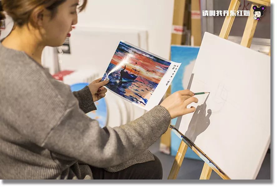 小情侣闺蜜居然在小屋鼓捣一下午，弄出了这个？