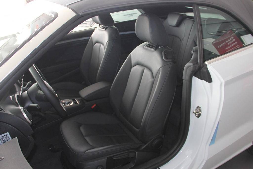 标配2.0T+7速双离合，进口奥迪紧凑敞篷没触控，靠颜值卖车？