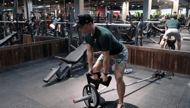 t杆划船半握还是全握,t杠划船示范讲解