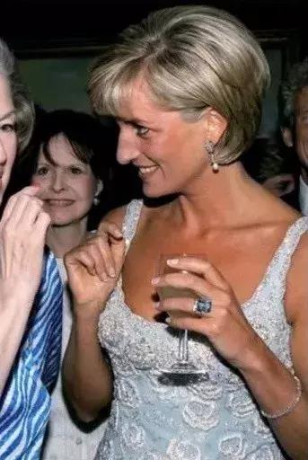 一个女人嫁入豪门是什么心理,一个女人嫁到豪门就享福