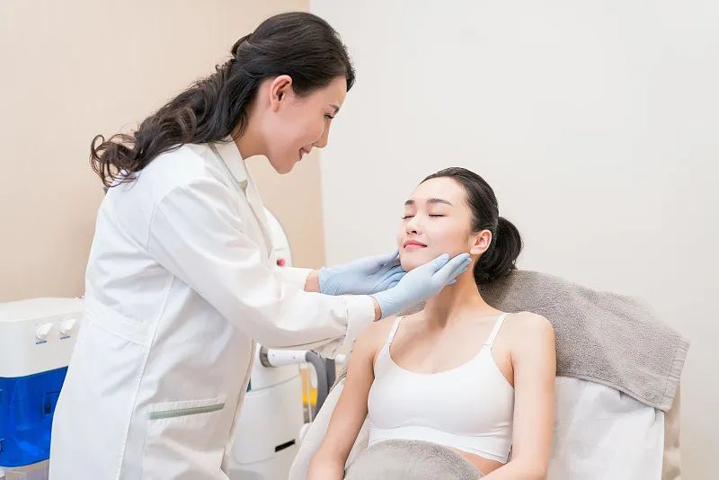 “我今年7岁，妈妈让我割双眼皮”，400万孩子靠整容赢在起跑线