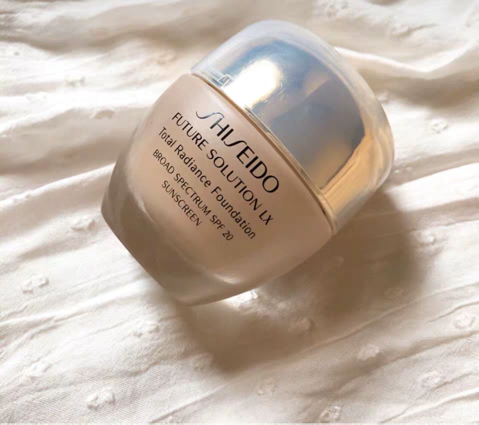 针对不同肤质如何选择粉底液,养肤型粉底液测评