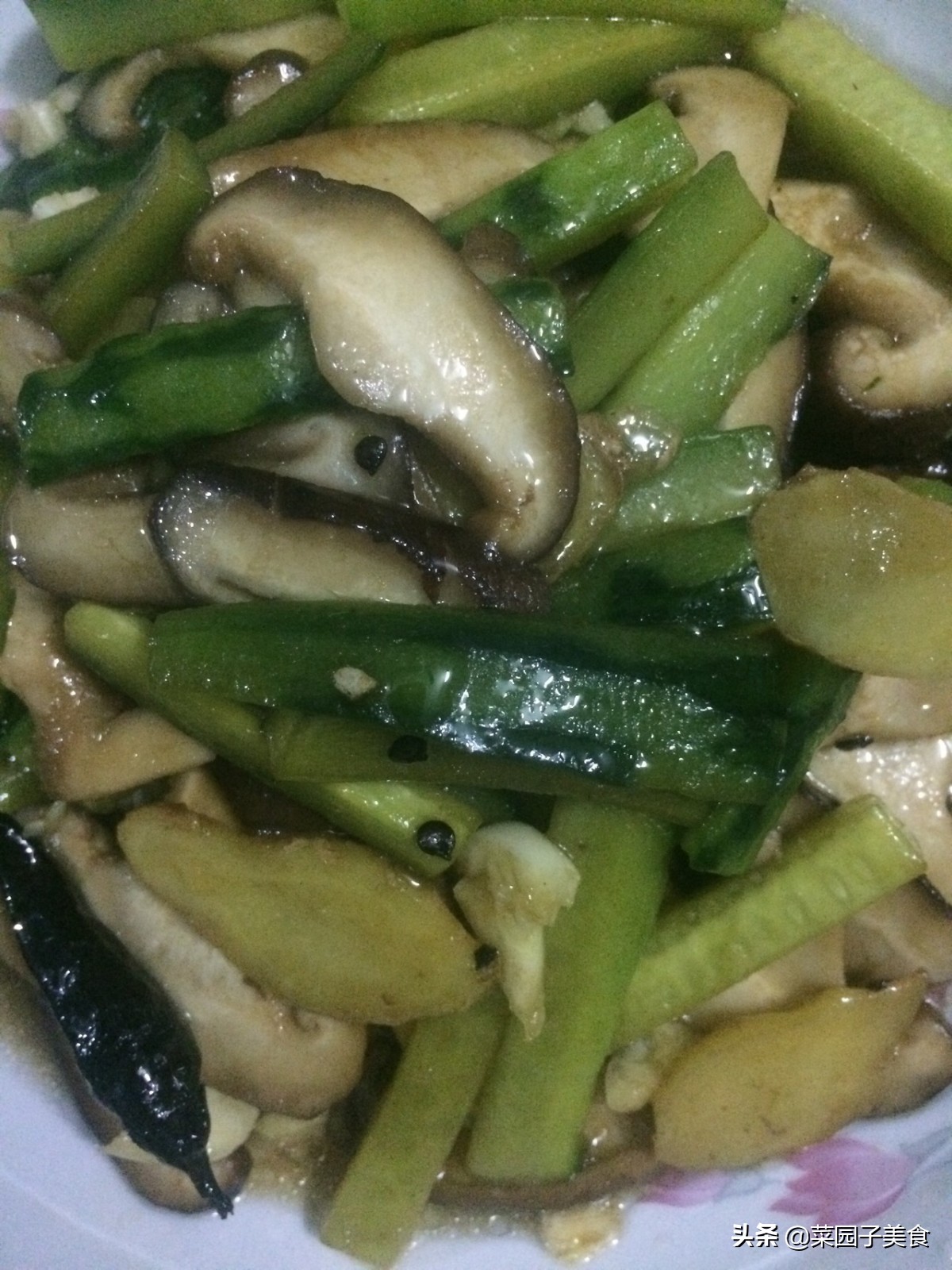 介绍一个黄瓜的凉拌做法,我家经常吃的菜