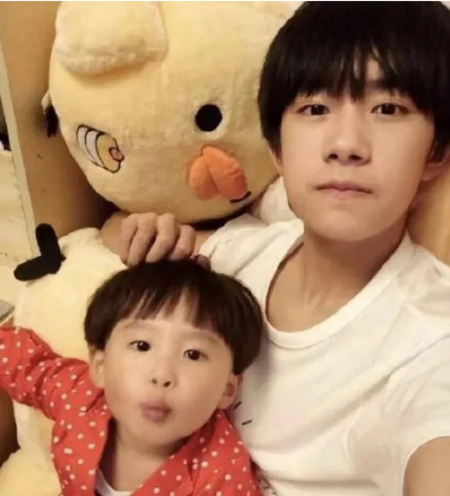 易烊千玺弟弟走秀完整版,易烊千玺弟弟走秀视频