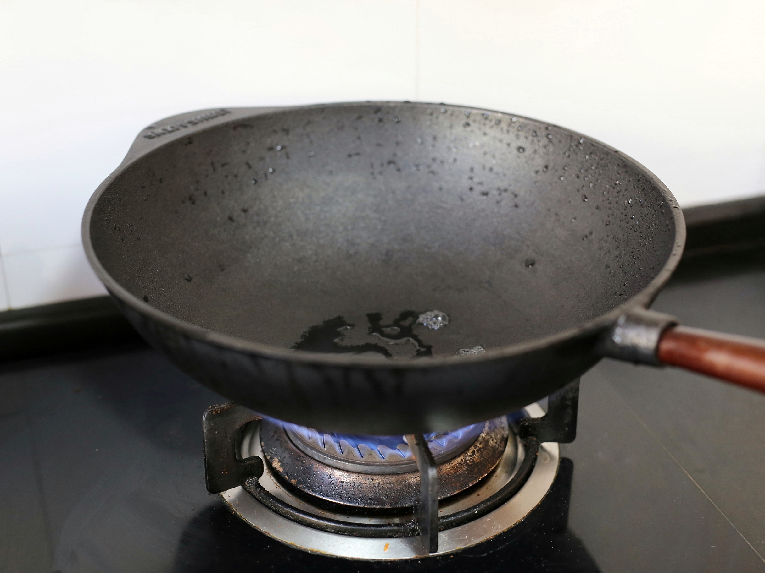 开锅的正确方法铁锅无涂层,新买的铁锅怎样开锅最好用