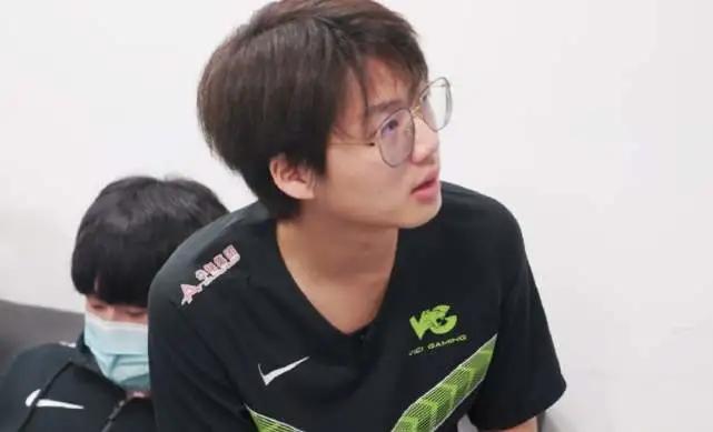 官方关闭训练模式后,网友自制“漩涡宁人铁粉科目一理论考试”