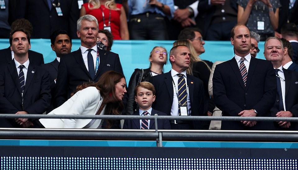 乔治小王子私下照,乔治小王子正面照