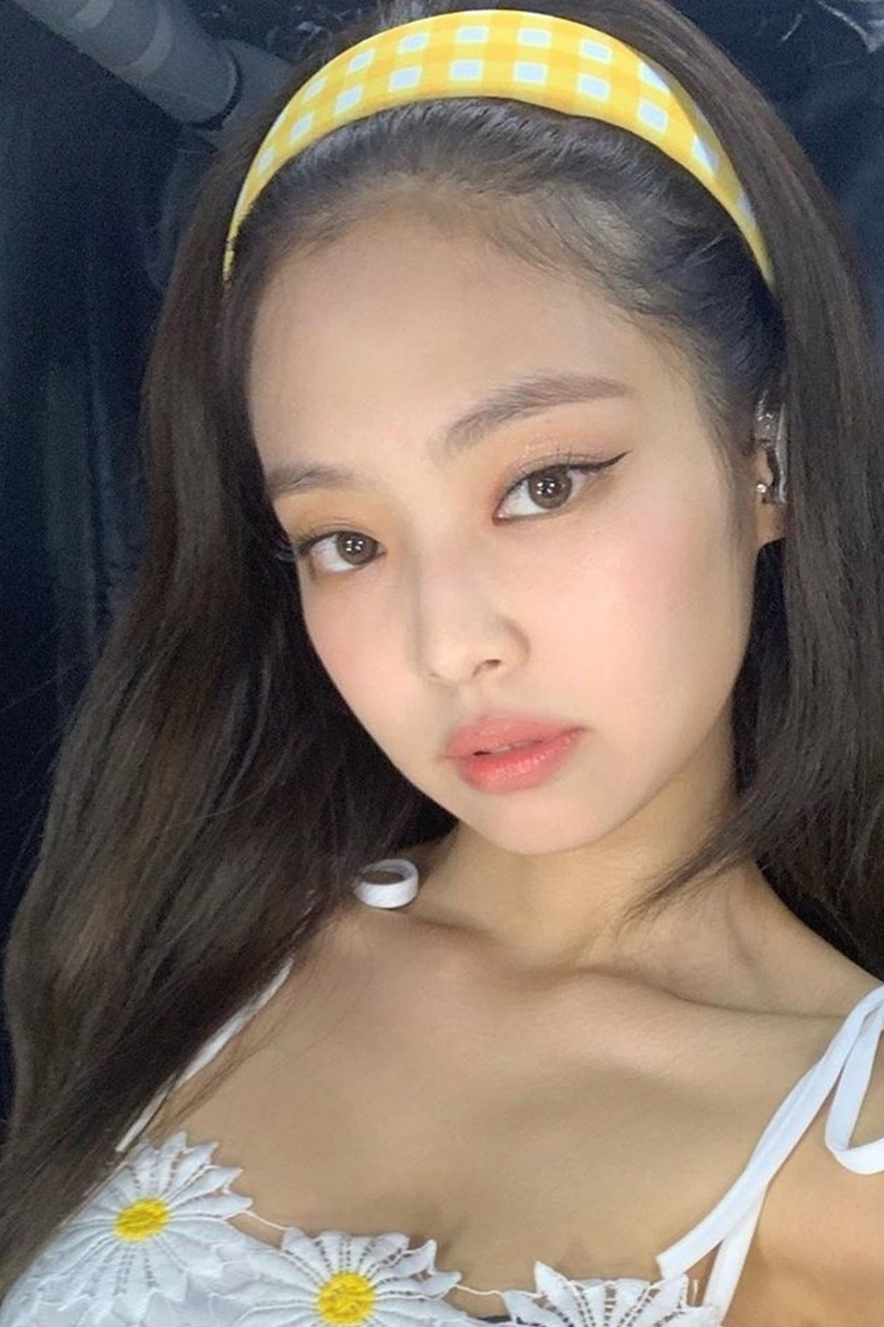 为什么塌鼻梁的女生侧脸好看,塌鼻子的女生不好看