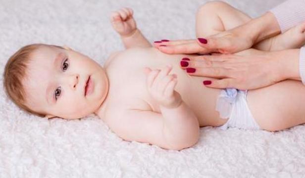 新生宝宝肚子鼓鼓的一直哭闹,新生宝宝肚子总是咕噜咕噜的