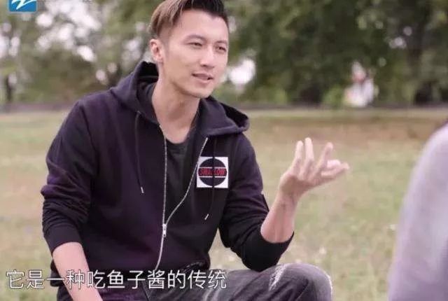 餐桌上饭菜的味道,餐桌上的金属