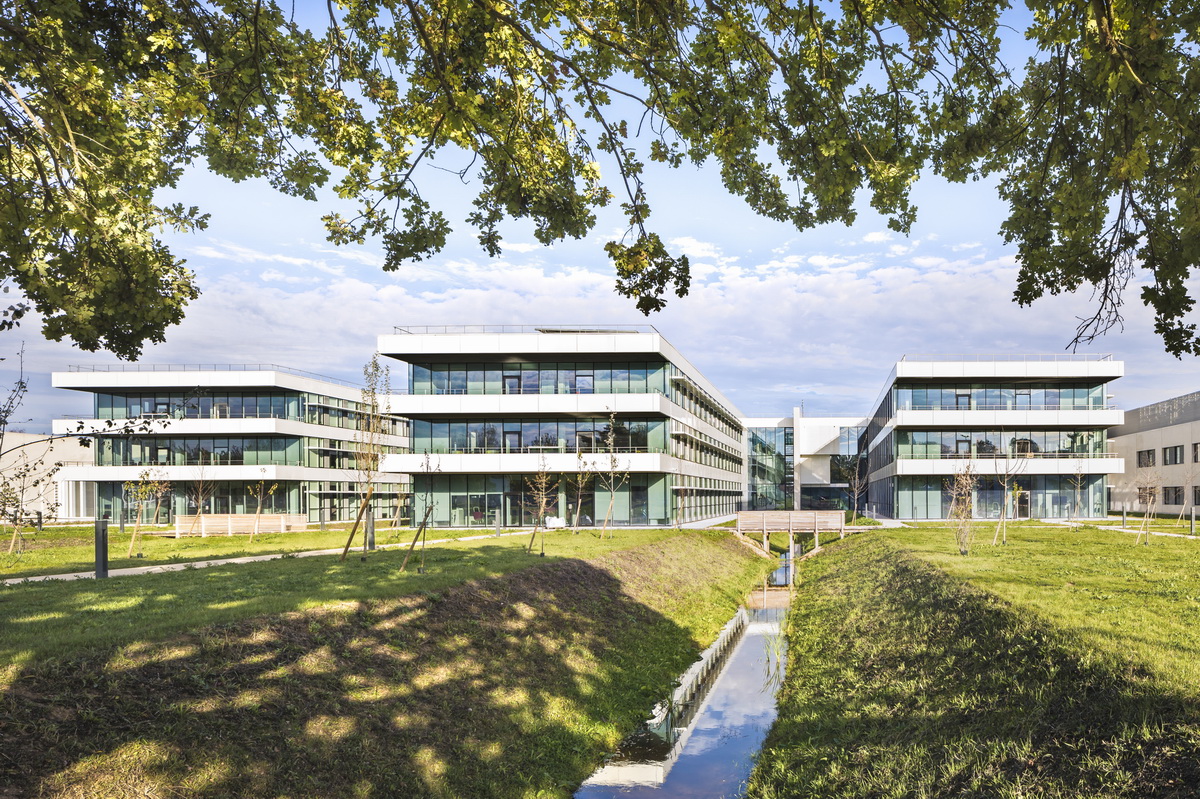 轻盈透明,曲直线的共舞:液化空气集团总部