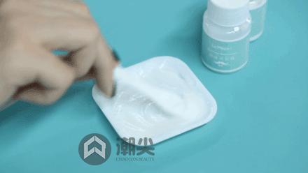 看你的小胡子这么可爱，一定是个男孩纸