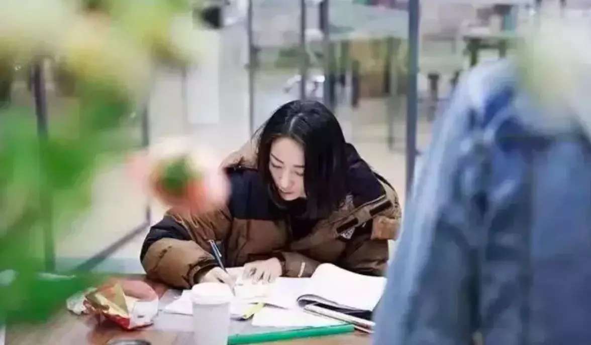 韩雪越优秀的人越自律,自律且努力别让生活太安逸韩雪