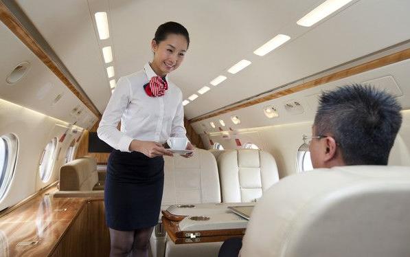 为什么空姐偷偷把头等舱布帘拉上,飞机起飞后为什么偷偷拉上头等舱