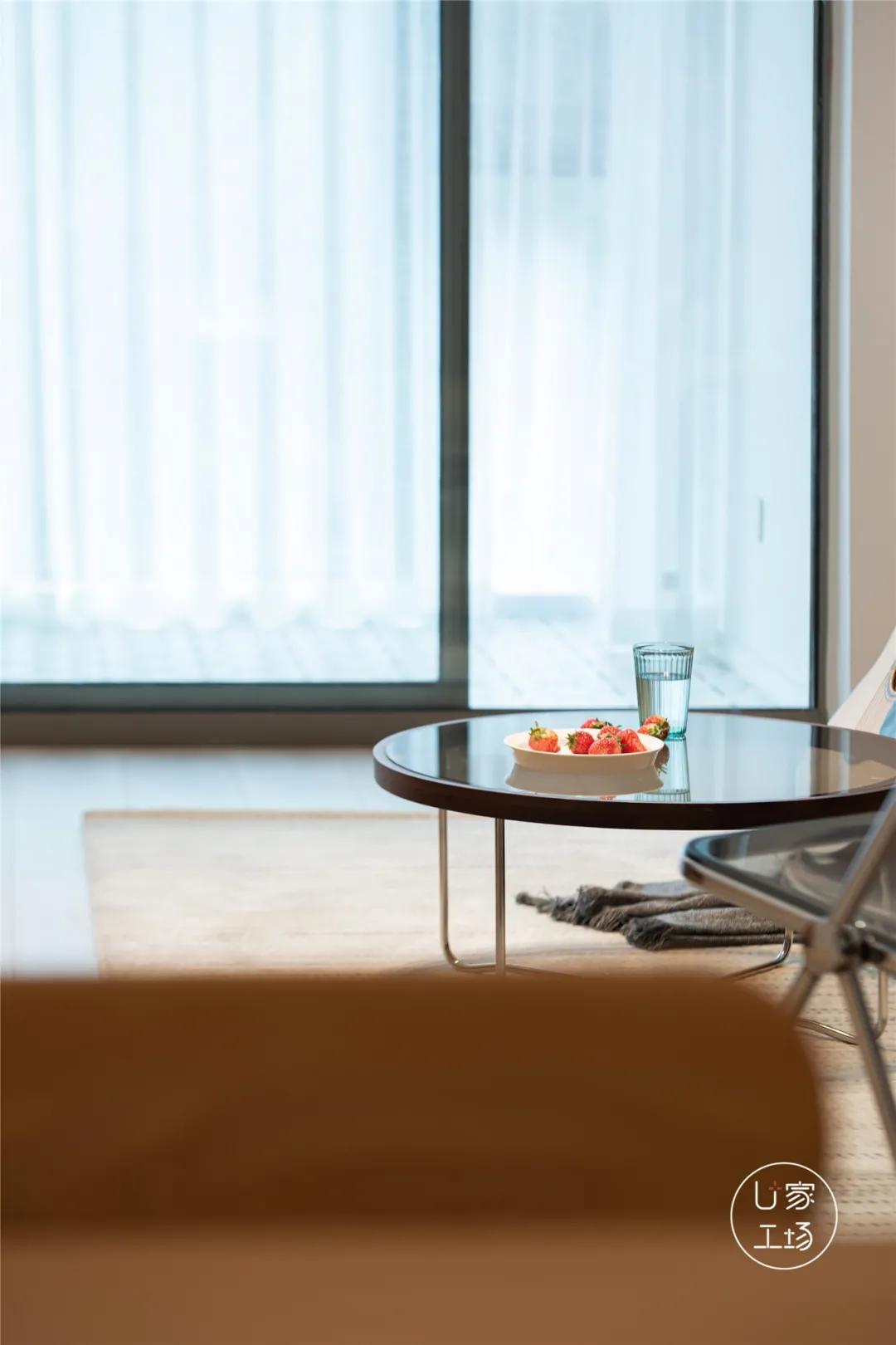 89㎡出租屋“变身”日式极简美宅，无主灯+藤编原木，玩出新花样