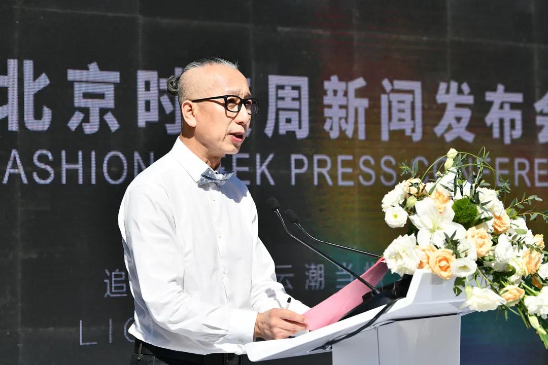 北京时装周闪耀暖暖大屏,2018北京时装周传承京剧之美