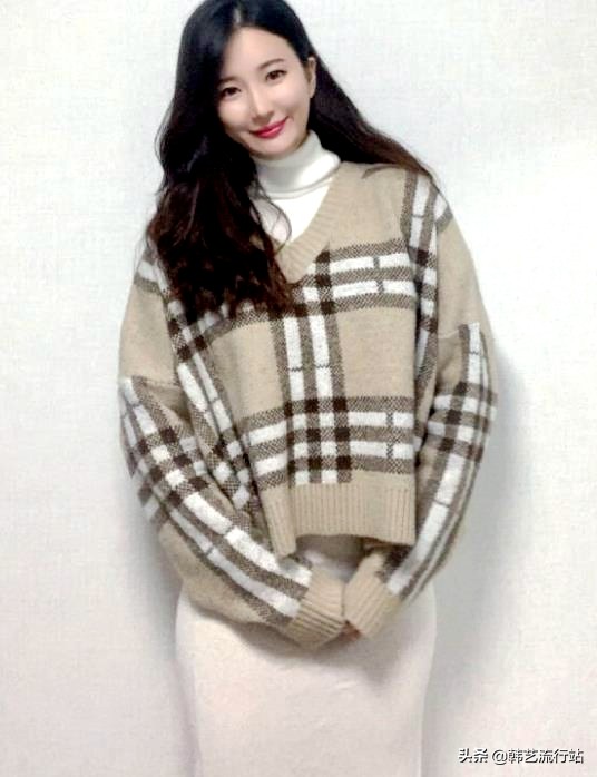 先睹为快:2021春季韩版针织衫新款在明星和模特中流行出现