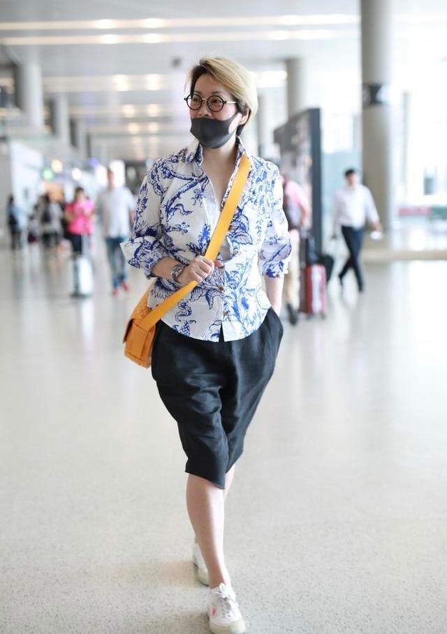 毛阿敏白衬衫造型好惊艳,毛阿敏改变自己