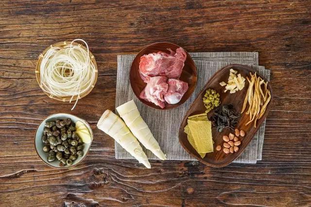 在家怎么做螺蛳粉更简单又好吃,自己在家怎么煮螺蛳粉才能更好喝