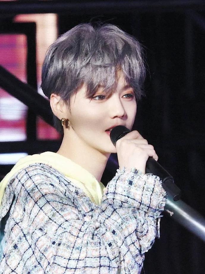 鹿晗戴帽子视频演唱会,鹿晗戴同款帽子