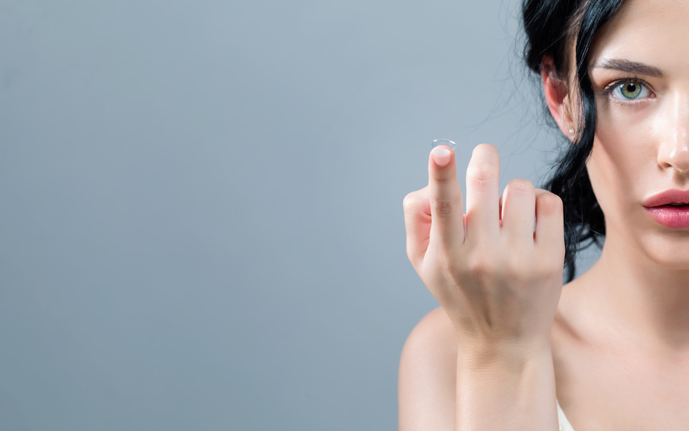 配戴隐形眼镜总是不舒服？眼科专家支招选购方法