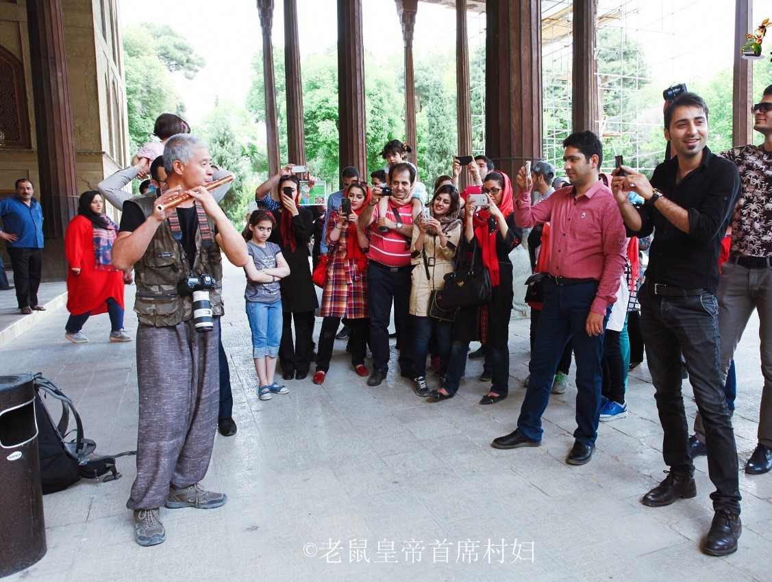 26岁的江南女子通过网络遇上了53岁的东北壮汉，一起开启人生旅行