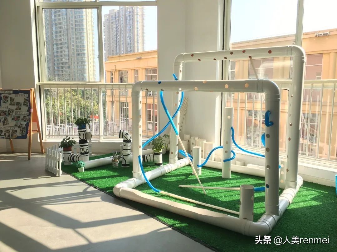 有个东西在一个角落里面不动,东西很多的小角落