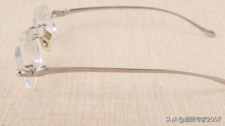 卡地亚眼镜原装镜片有什么效果 (卡地亚眼镜的缺点)