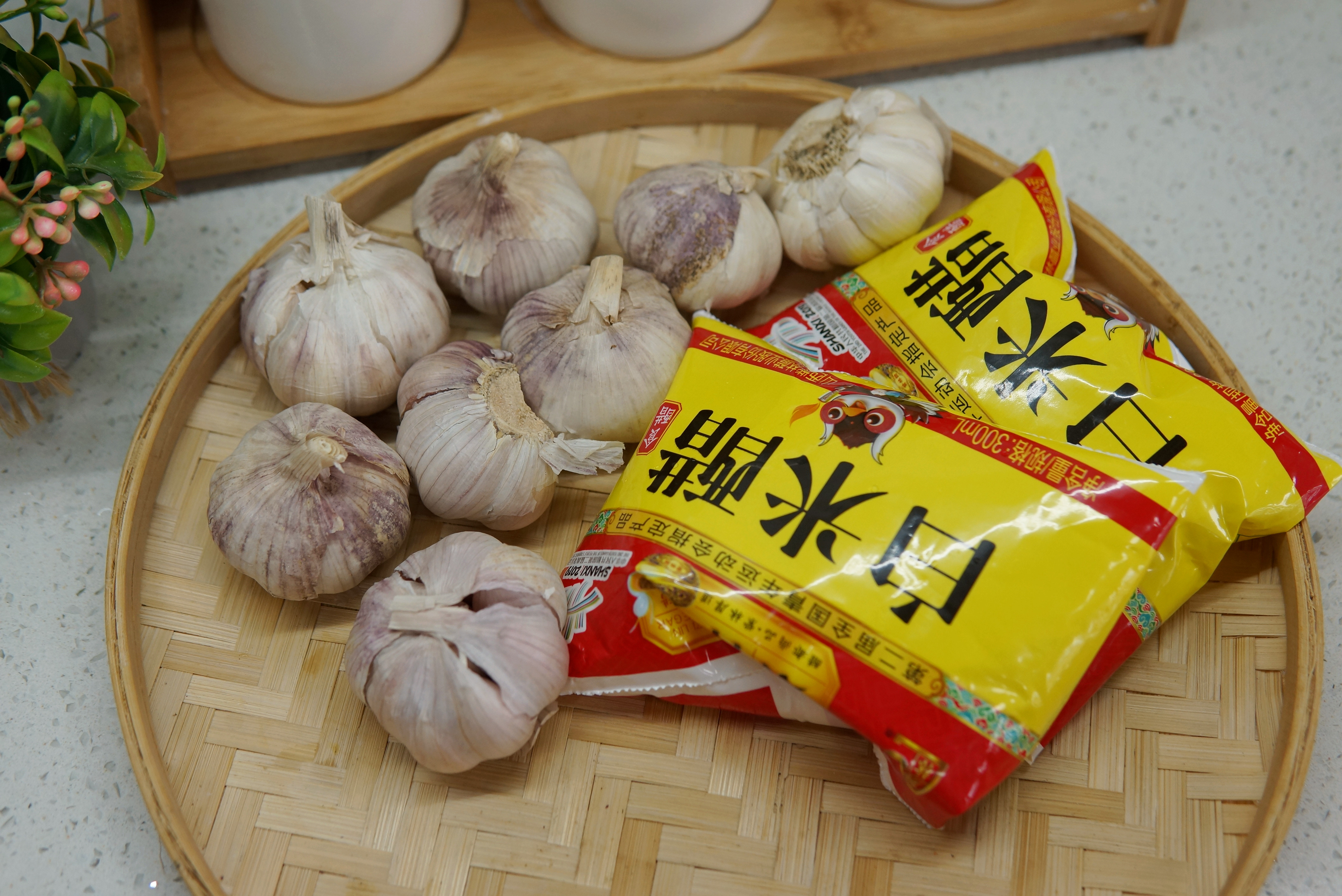 腌腊八蒜又绿又脆的方法,正常腊八蒜怎么腌最清爽脆