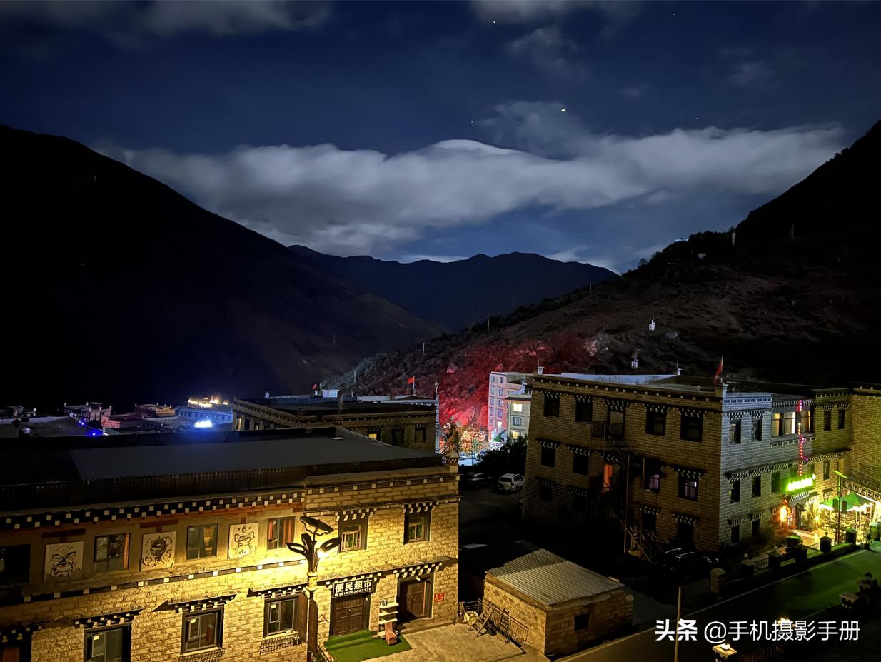 稻城亚丁星球最后一块净土,稻城亚丁的蓝色星球