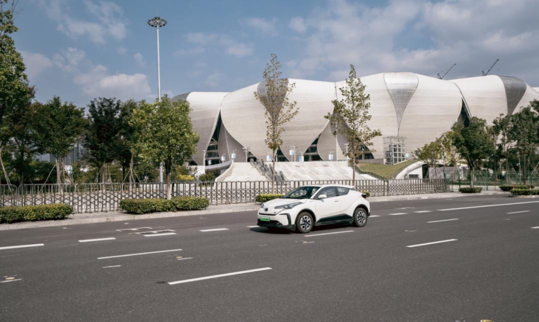 广汽丰田新款c-hr正式上市,丰田c-hr豪华版到底怎么样