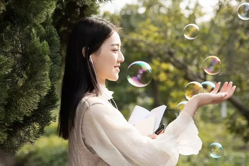 持妆久久的迪奥气垫粉底，真得有那么好用吗？