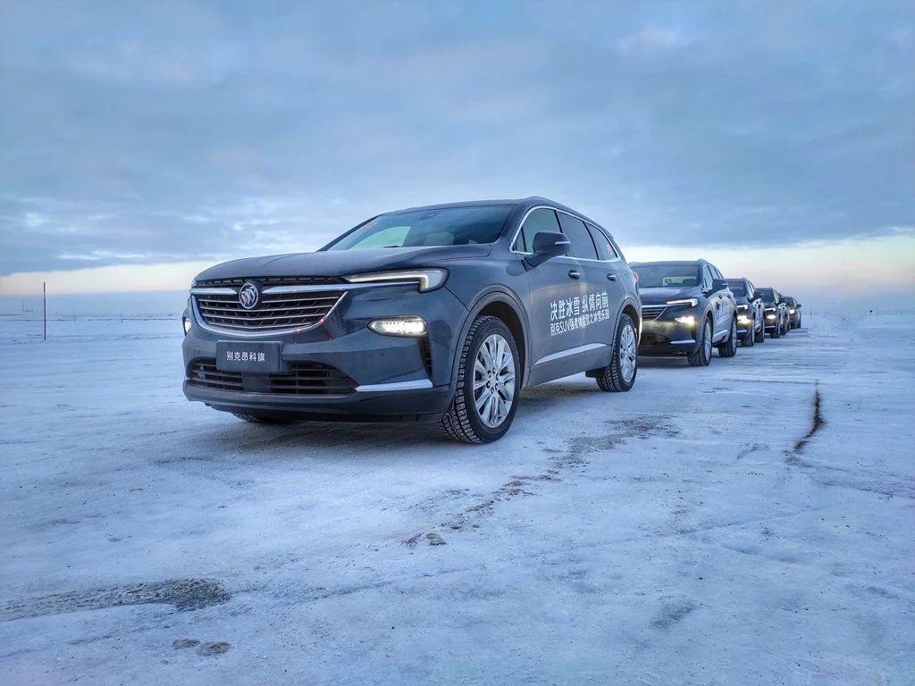 四驱车和雪地胎哪个更安全,四驱与雪地胎哪个更稳