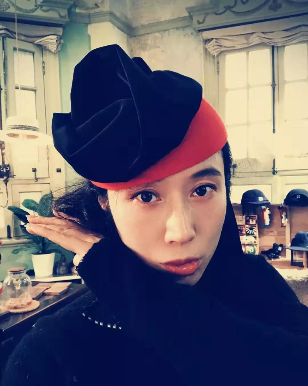 专访|“头大戴不下”怎么办？帽匠设计师Coco跟你聊帽子的学问