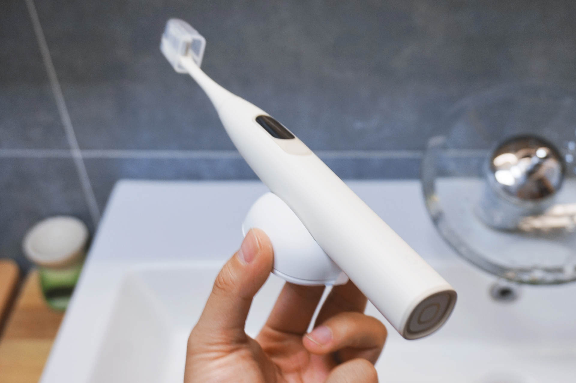 种植牙推荐电动牙刷,根据自己的牙选择电动牙刷