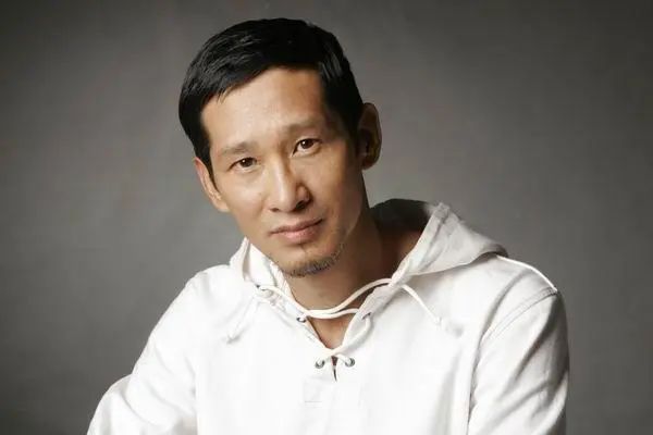 王劲松对娱乐圈的评价,王劲松为什么一年演戏那么多