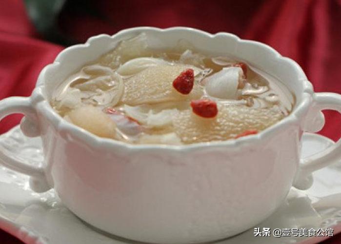 百合莲子川贝雪梨汤的功效与作用,百合川贝雪梨汤哪个时间喝最适合