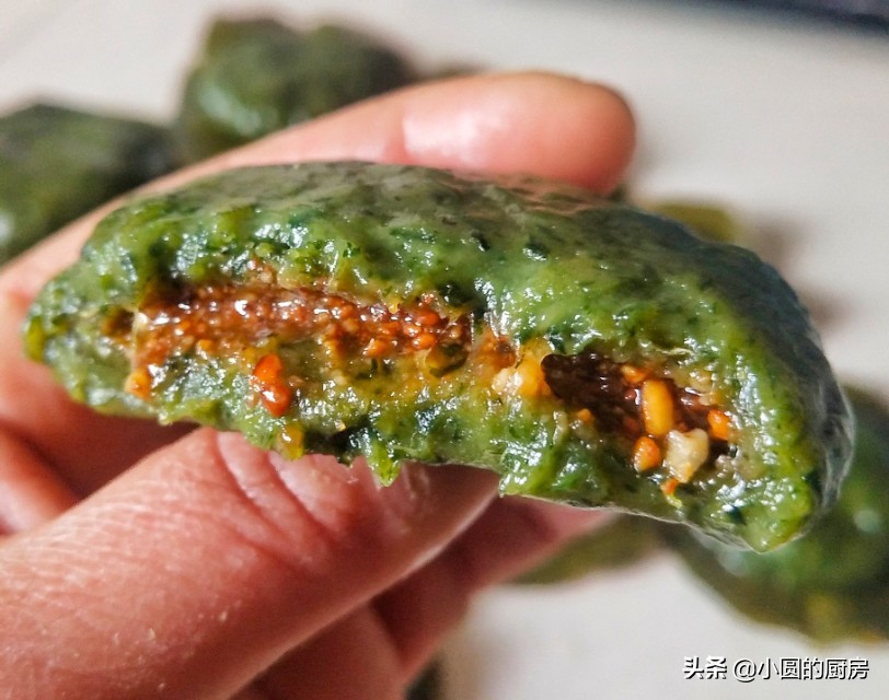 艾叶糯米糍粑简单做法,做艾叶糍粑的全过程