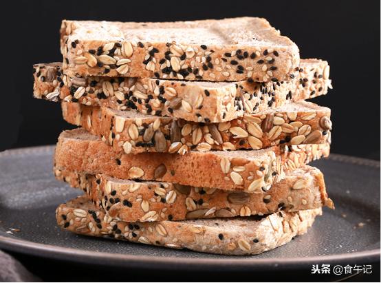 如何做好吃的杂粮面包,如何制作粗粮早餐面包
