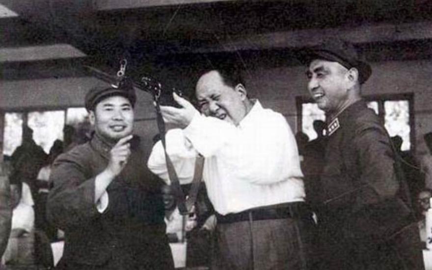 八年艰苦抗战，八路军的*药弹**从哪里来？毛*东泽**指示：另辟蹊径