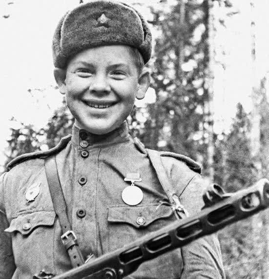 土匪谢文东和坏蛋是怎样炼成的,民国剿匪英雄谢文东