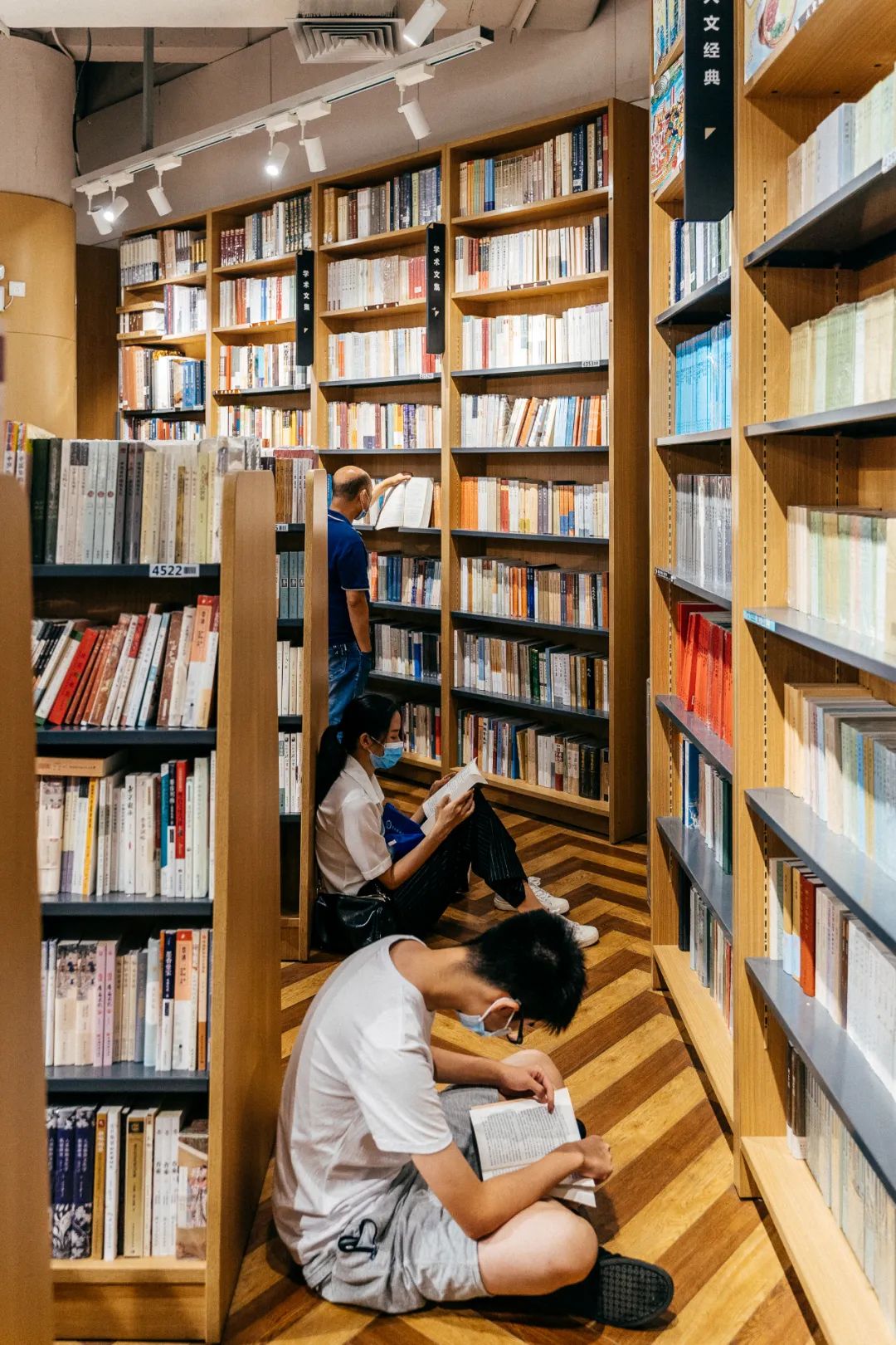 收藏这篇广州超全书店指南，17家一次逛个够