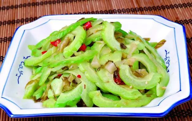 苦瓜怎么炒不苦不变色还脆,苦瓜怎么炒不苦又好吃不变色