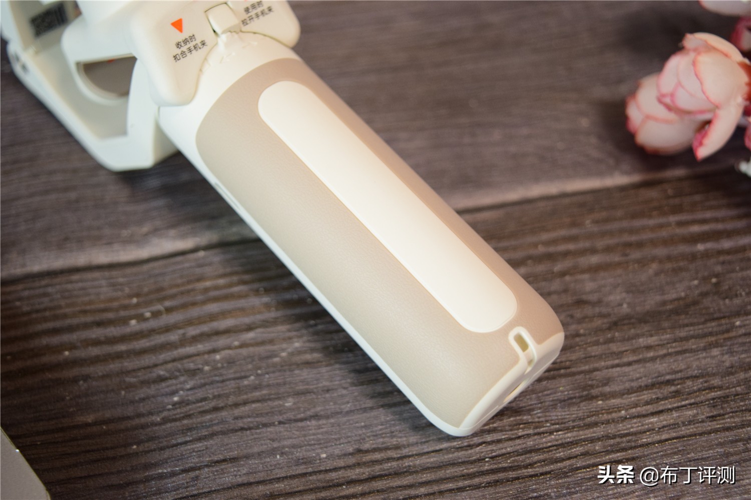 三轴防抖手机稳定器测评,浩瀚稳定器x和x2区别哪个很值得买