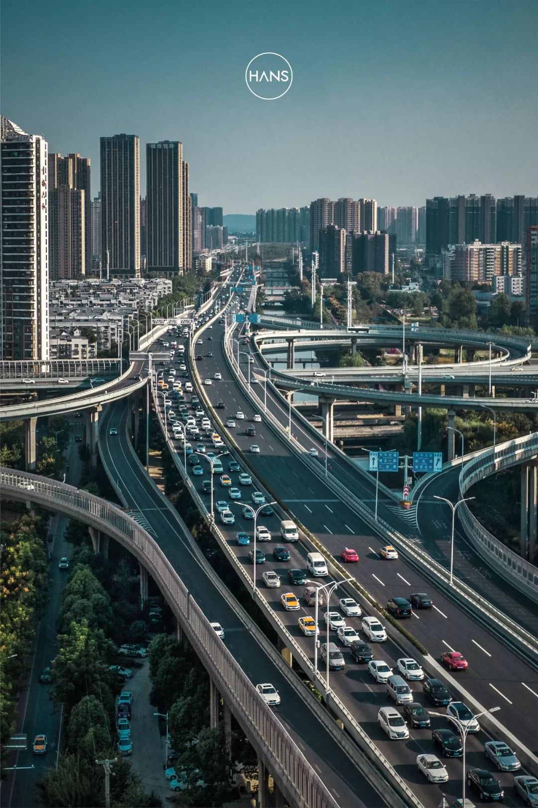 这里是青山，请长按保存