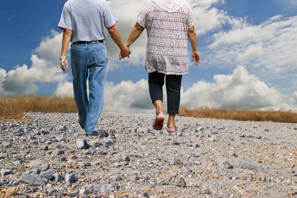 中老年人失眠多梦可以吃阿胶吗,中老年失眠有什么好办法解决