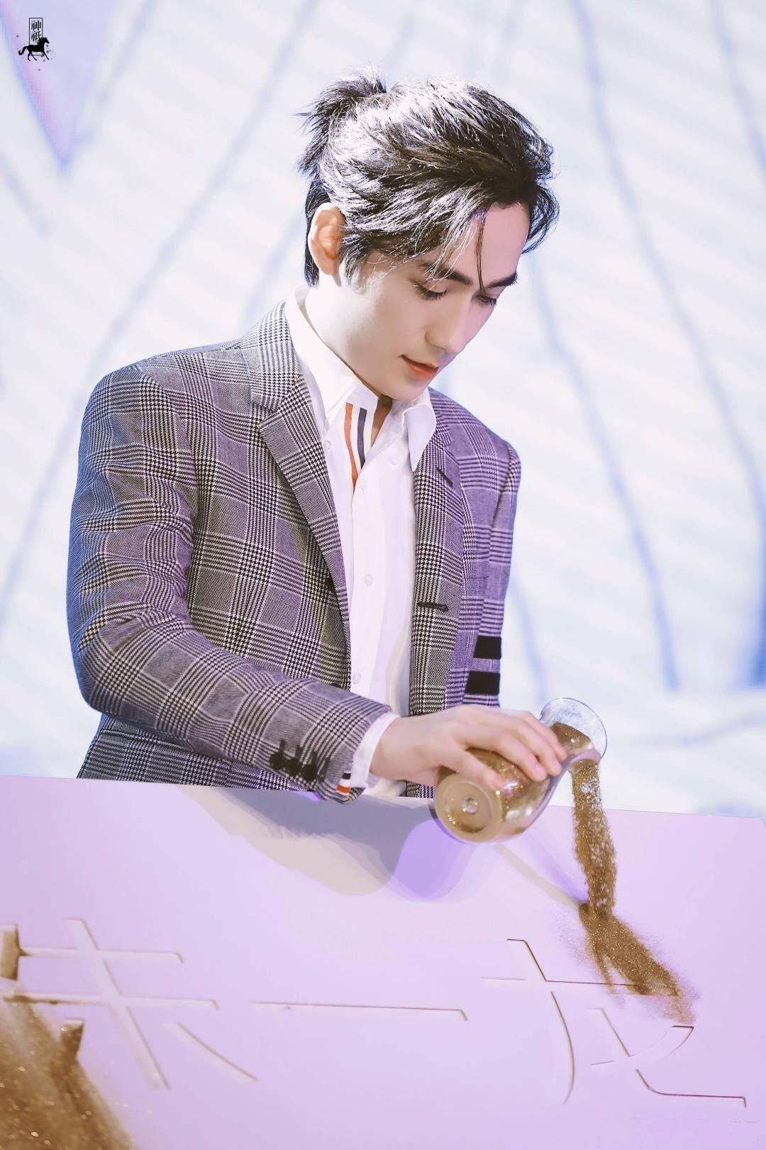 朱一龙绝美神图壁纸,朱一龙绝美镜头壁纸最新